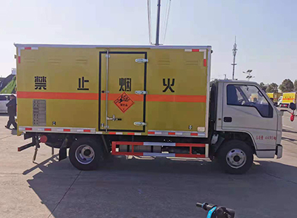 冷水滩爆破器材运输车工人安全操作规范与智能技术保障